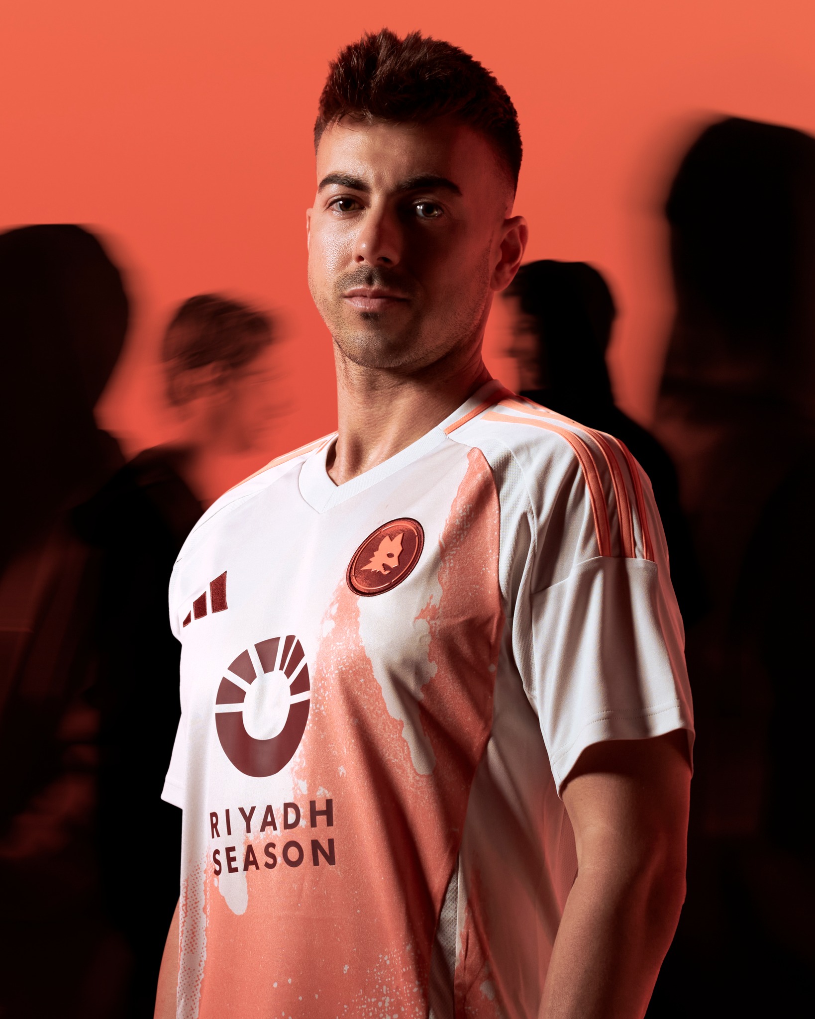 AS Roma uitshirt 2024-2025 geïnspireerd door creativiteit in Testaccio