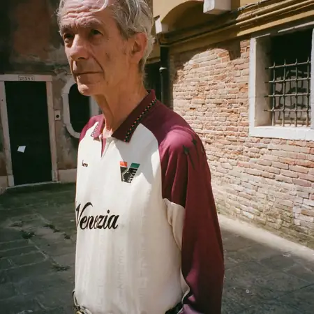 Dit zijn de Venezia FC voetbalshirts 2025-2026 van NOCTA