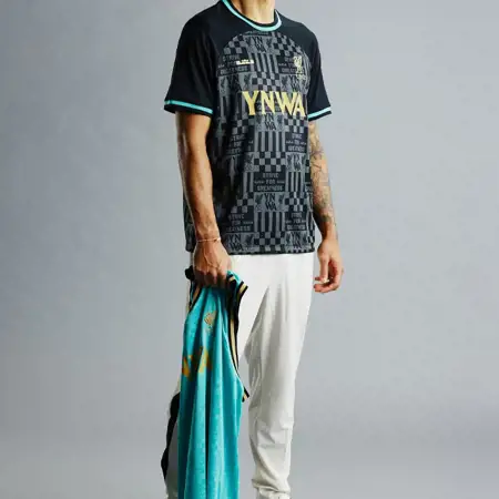 Chapter 2! Nike en LeBron lanceren opnieuw uniek Liverpool FC voetbalshirt