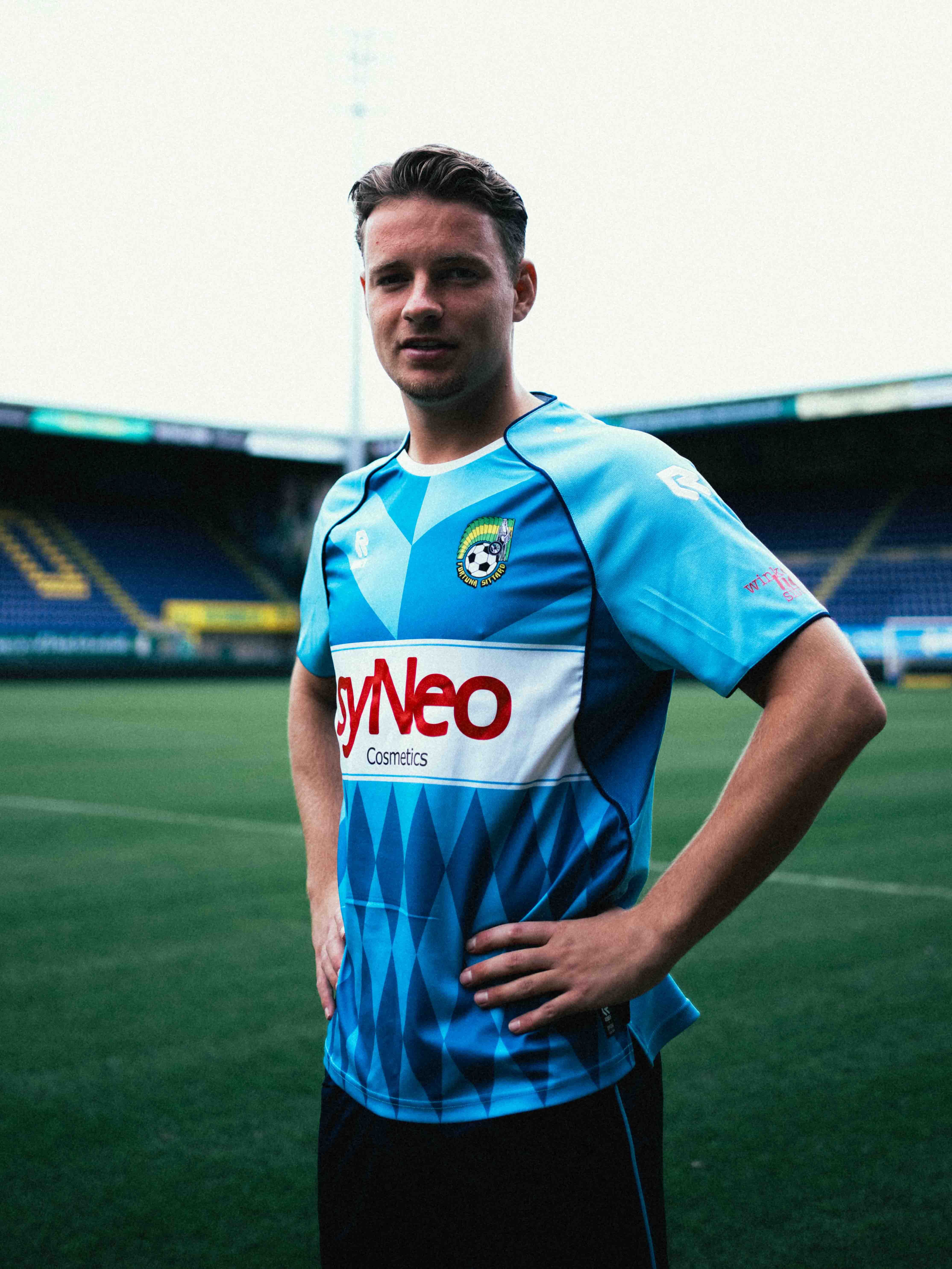 Fortuna Sittard voetbalshirts 2025-2026 bevatten graphic print!