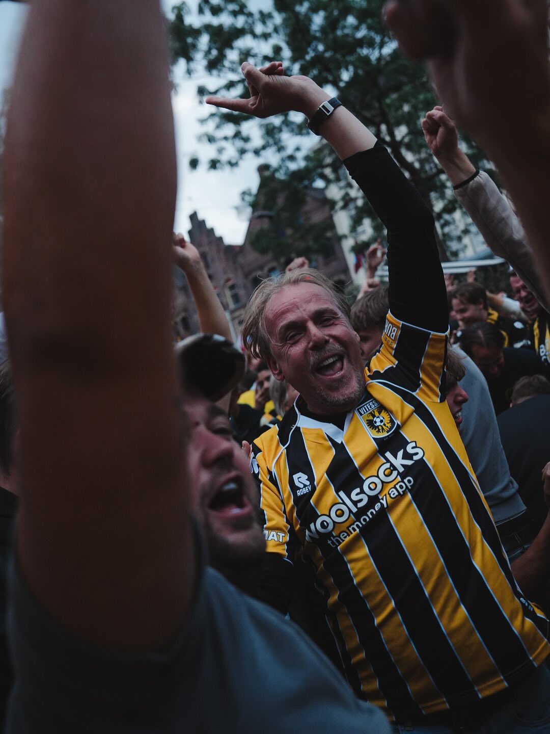 Dit zijn de Vitesse voetbalshirts 2025-2026