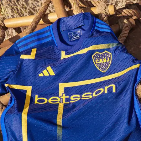 Boca Juniors 3e voetbalshirt 2024 in teken Zweedse vlag