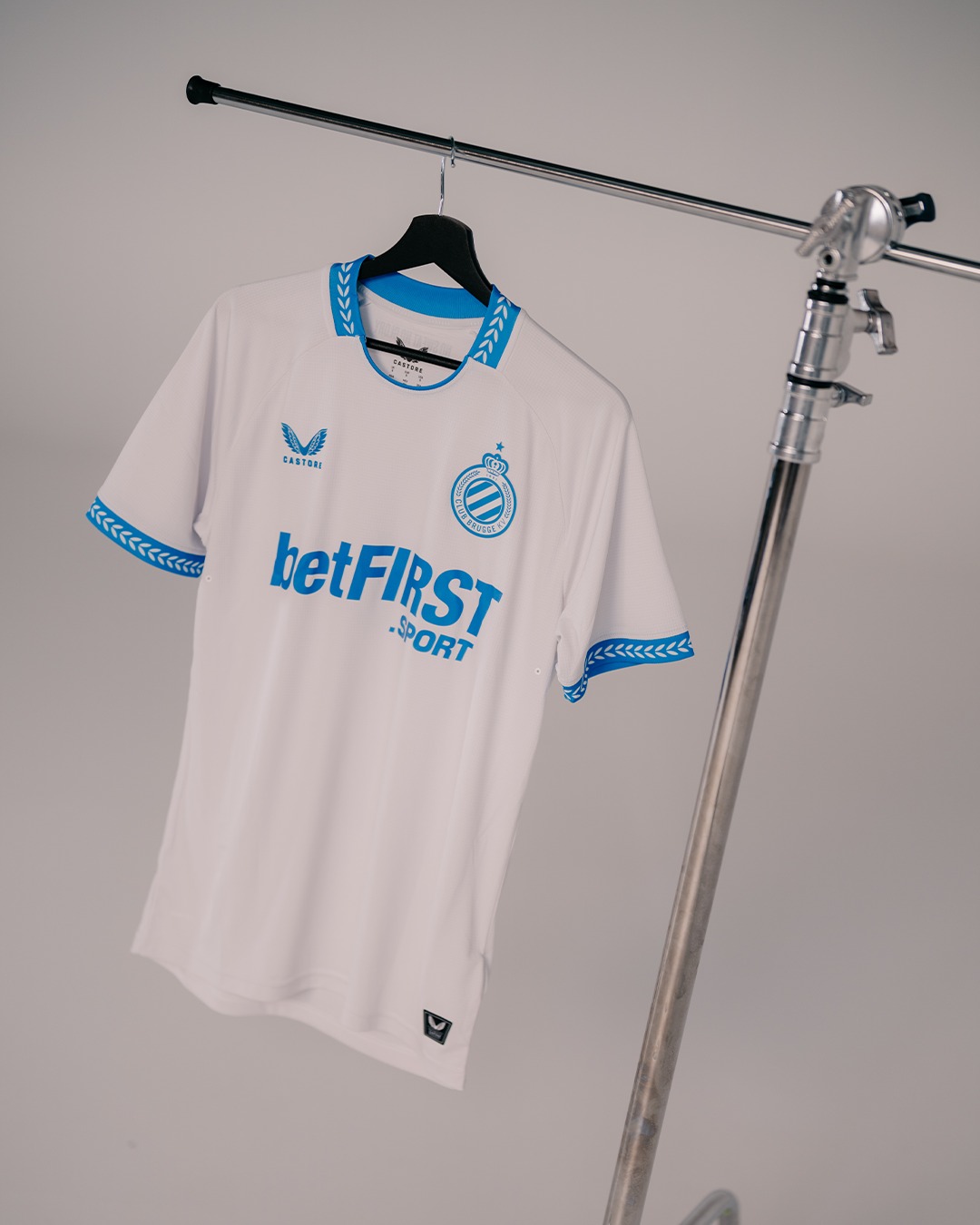 Dit zijn de Club Brugge voetbalshirts 2025-2026