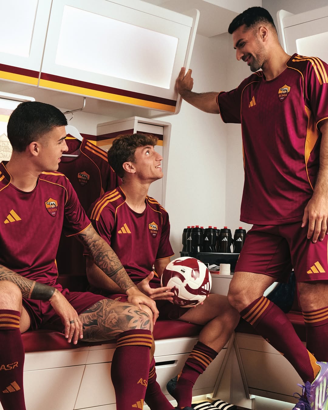 AS Roma thuisshirt 2025-2026 heeft jaren '90 look!