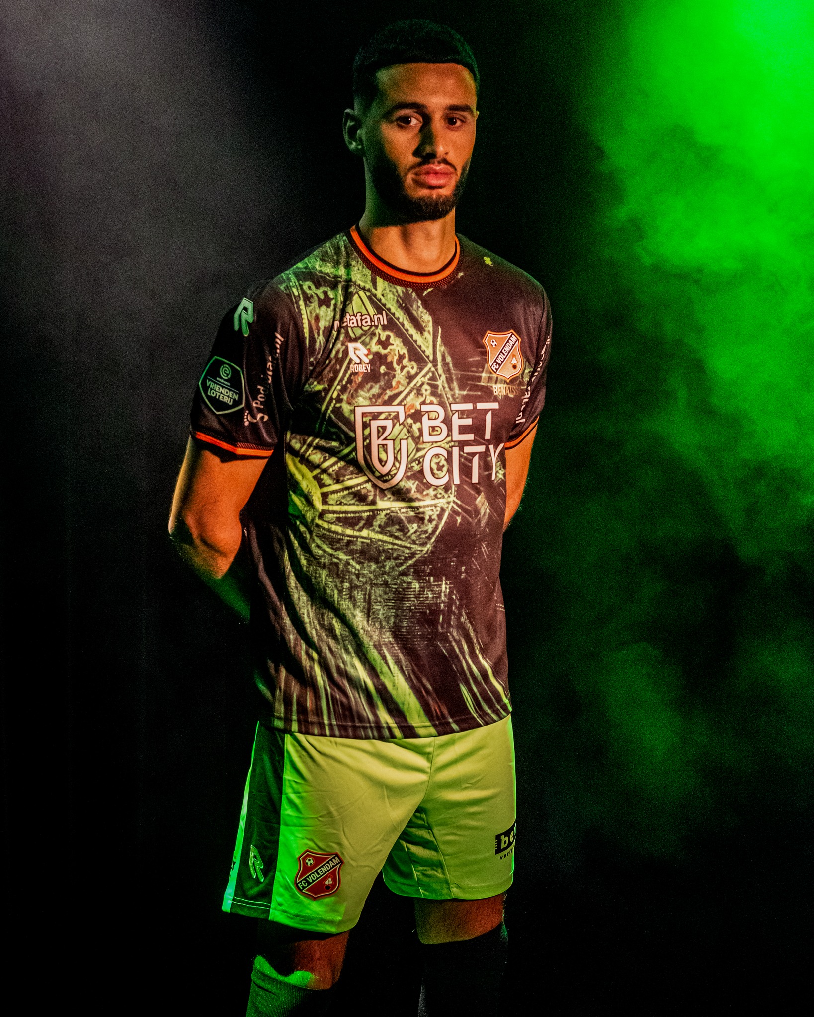 Dit is het FC Volendam kermis voetbalshirt 2023-2024