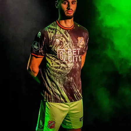 Dit is het FC Volendam kermis voetbalshirt 2023-2024