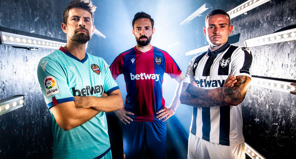 levante-voetbalshirts-2020-2021.jpg