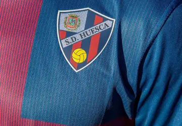 huesca-voetbalshirts-2020-2021.jpg