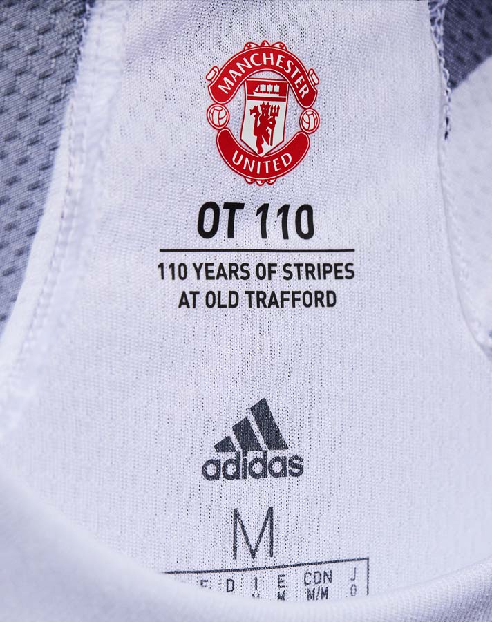 detail Manchester United 3e shirt 2020-2021