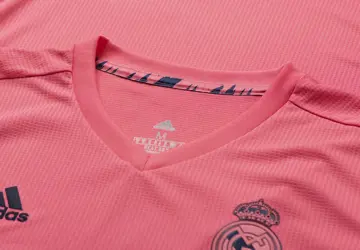 roze-real-madrid-voetbalshirt.png