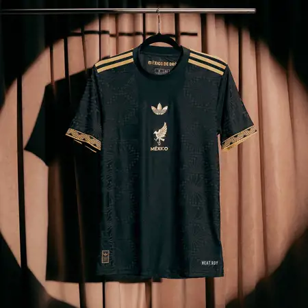 Dit is het zwart/gouden Mexico Gold Cup 2025 voetbalshirt