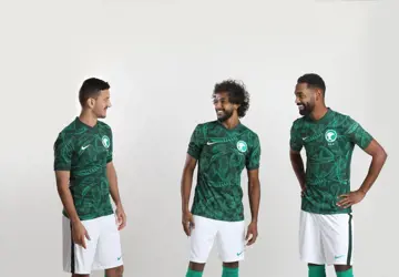 saoedi-arabie-voetbalshirts-2020-2021.jpeg