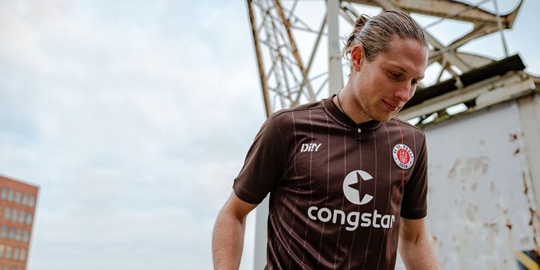 sankt-pauli-voetbalshirts-2020-21.jpg