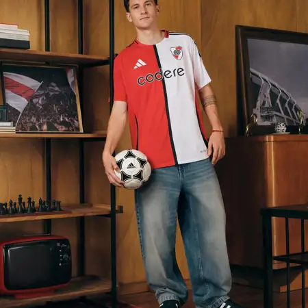 River Plate 3e shirt 2025-2026 bevat half-om-half design!