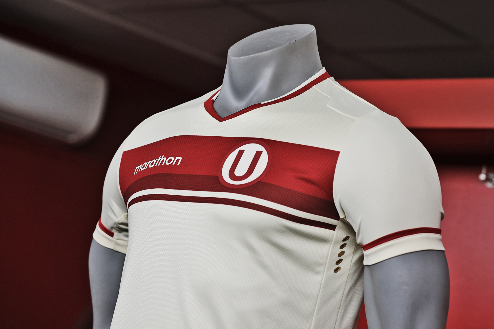 universitario-voetbalshirts-2021.jpg