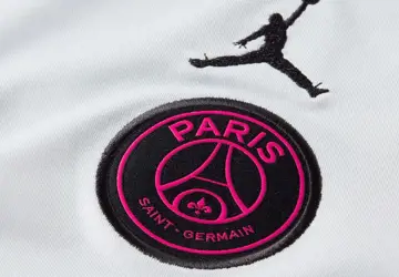 paris-saint-germain-trainingspak-2021-roze.jpg