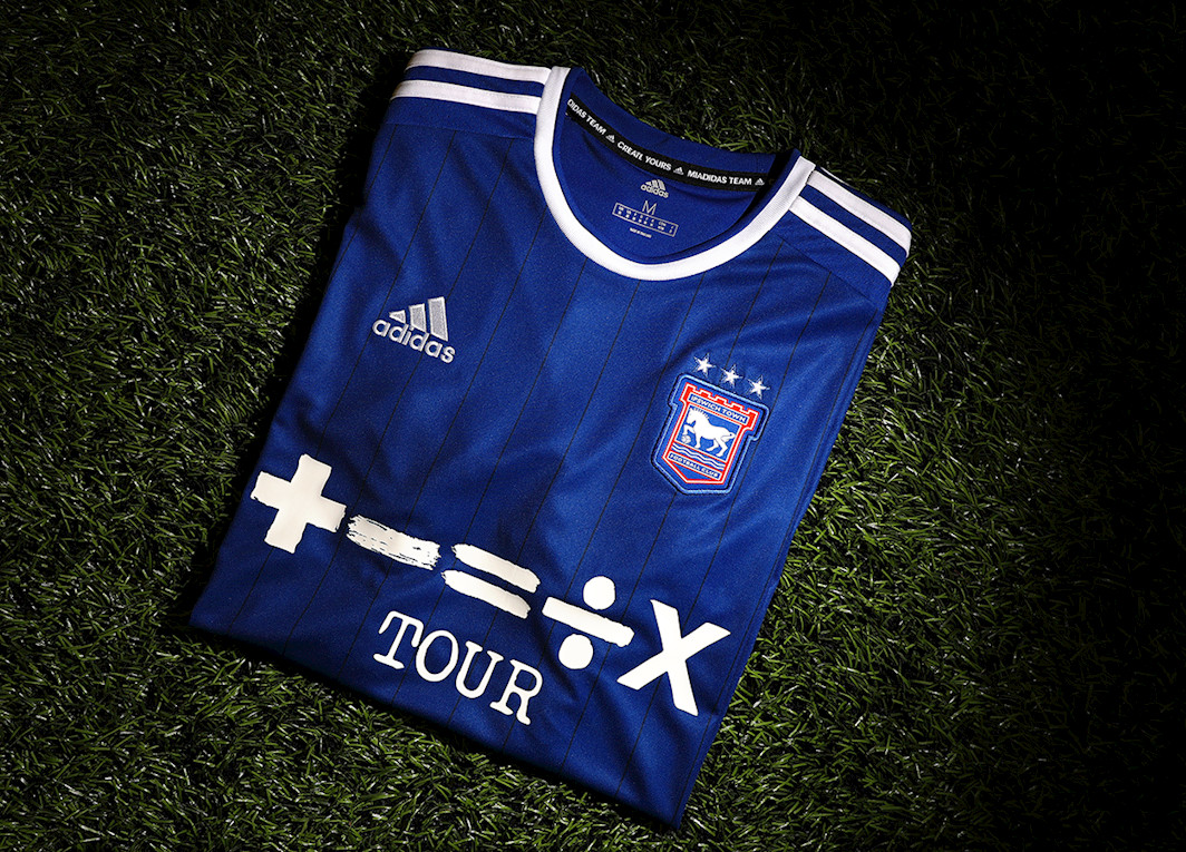 ipswich-town-voetbalshirts-2021-2022.jpg