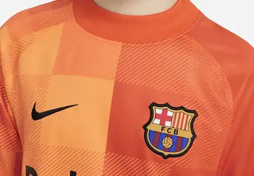 fc-barcelona-keeper-shirt-2021-2022.jpg