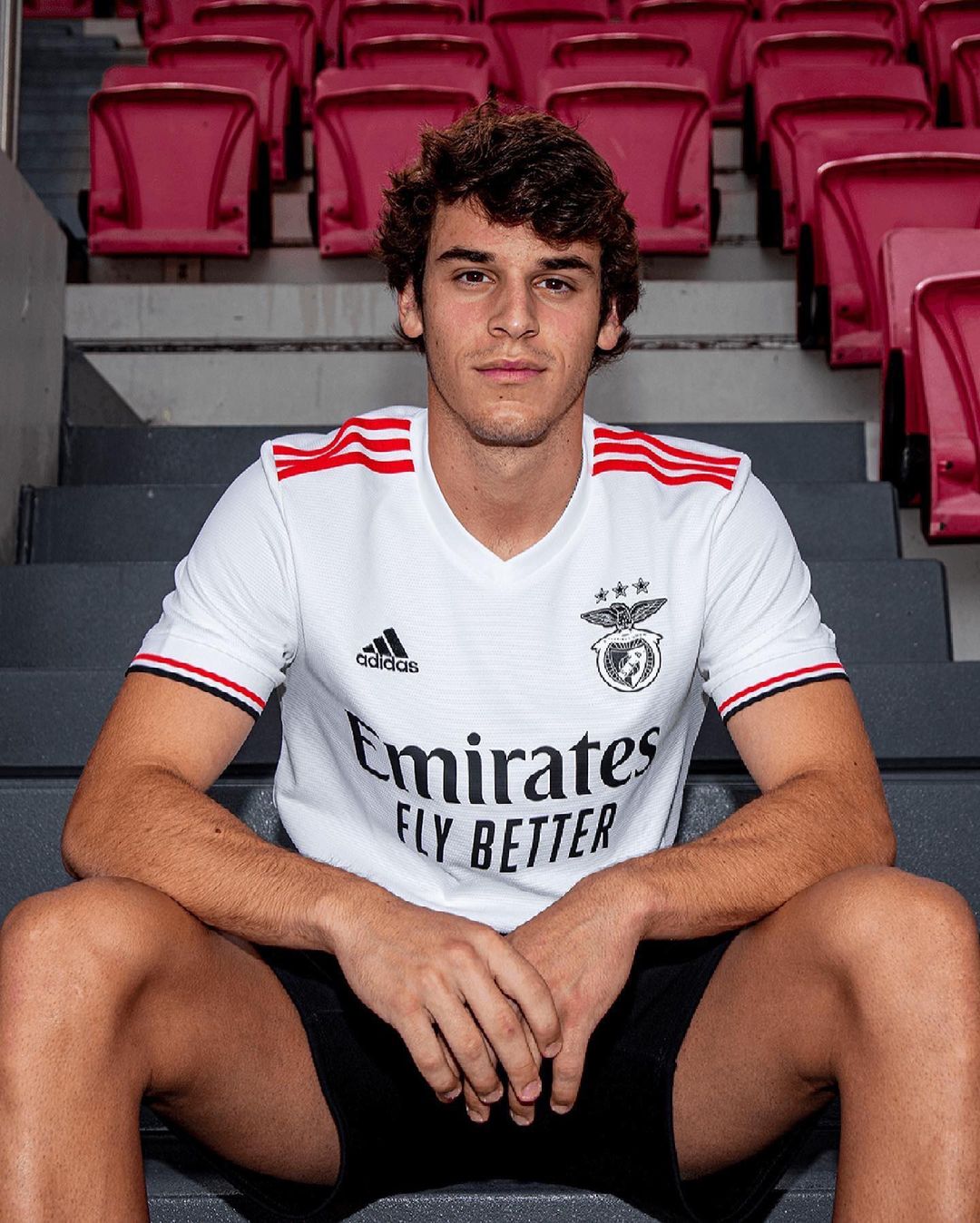 Benfica uittenue 2021-2022