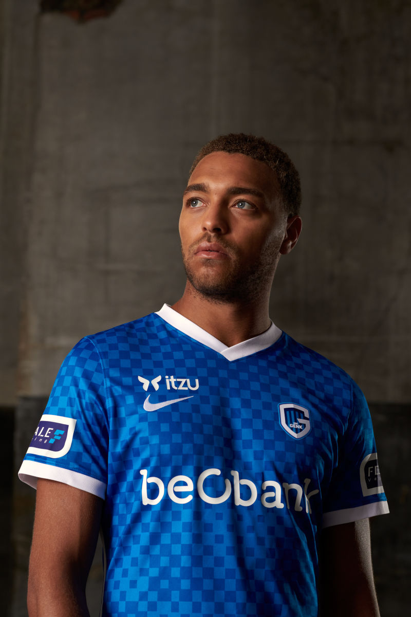 KRC Genk thuistenue 2021-2022