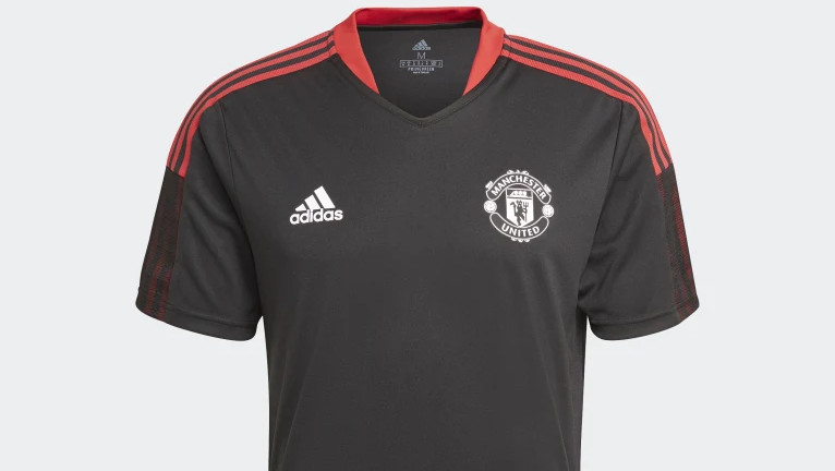 manchester-united-training-shirt-2021-2022.jpg