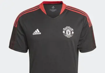 manchester-united-training-shirt-2021-2022.jpg