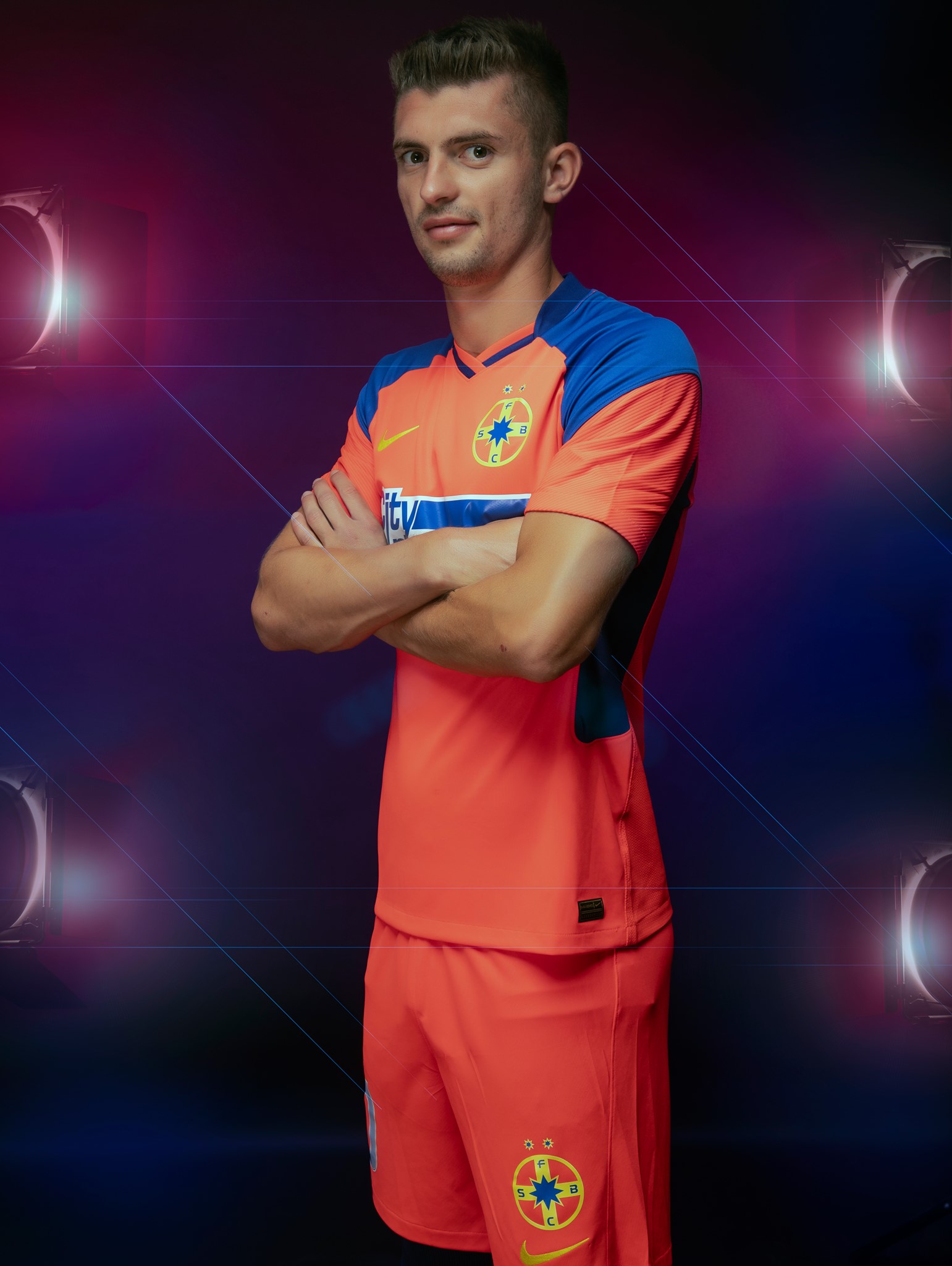 Steaua Boekarest thuisshirt 2021-2022