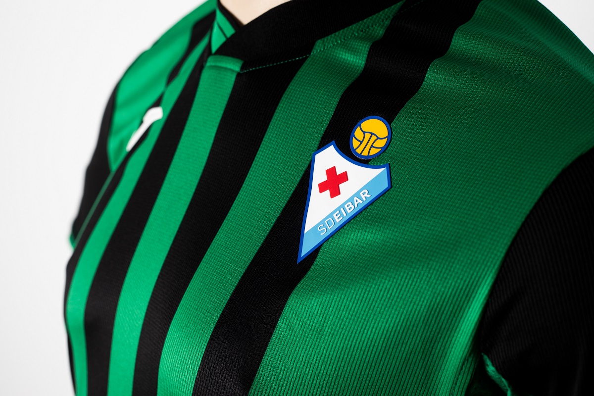 sd-eibar-voetbalshirts-21-22.jpg