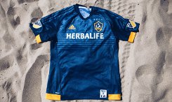 la-galaxy-uitshirt-2015-2016.jpg (1)