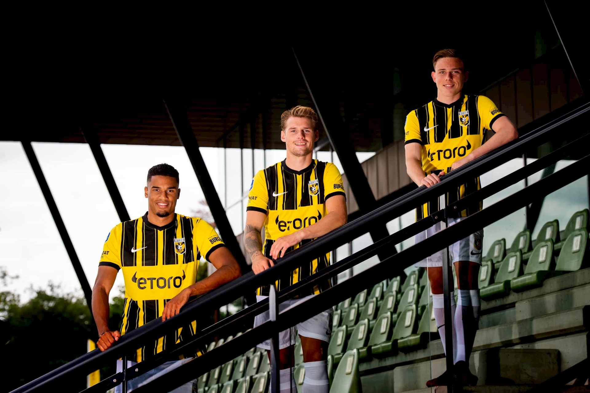 vitesse-voetbalshirts-2021-2022.jpg