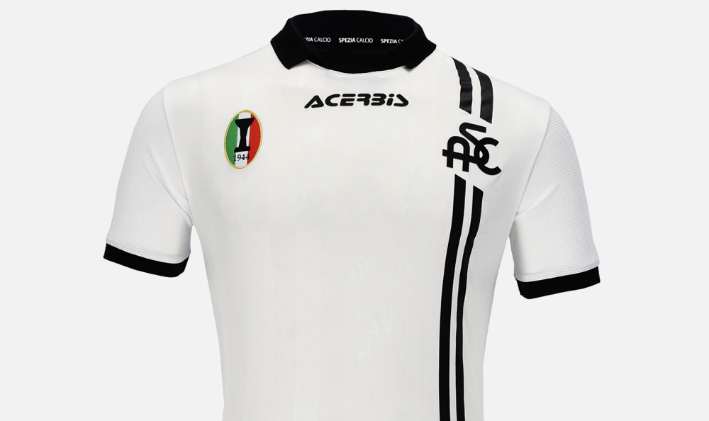 spezia-voetbalshirts-2021-2022.jpg