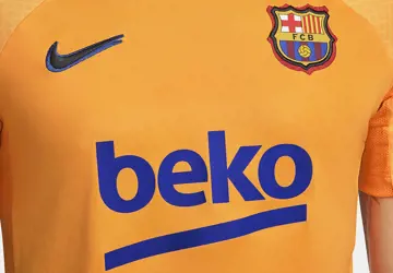 fc-barcelona-training-shirt-2022.jpg