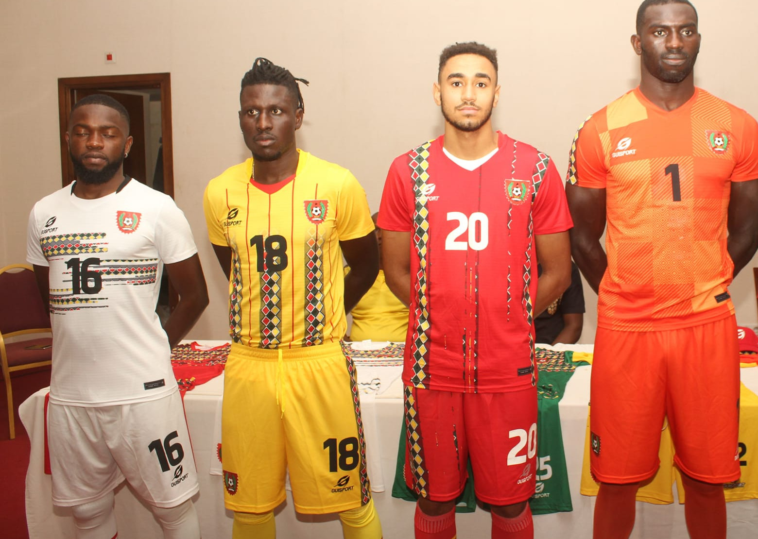 guinee-bissau-voetbalshirts-2022-2023.jpg