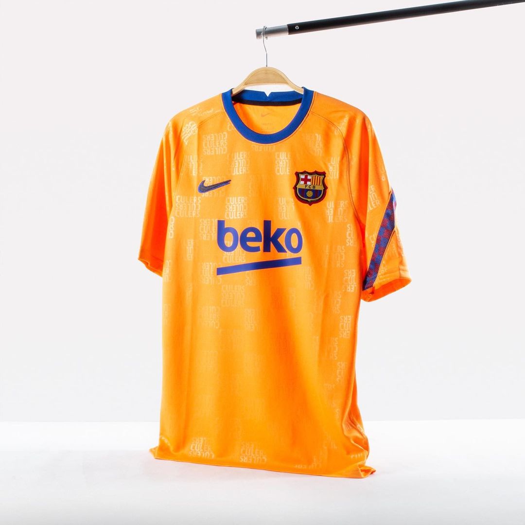 tragedie Sluimeren Levering Oranje FC Barcelona warming-up shirt 2022 - Voetbalshirts.com