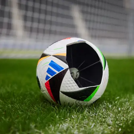 Dit is de adidas Euro 2024 Fussballliebe wedstrijdbal!