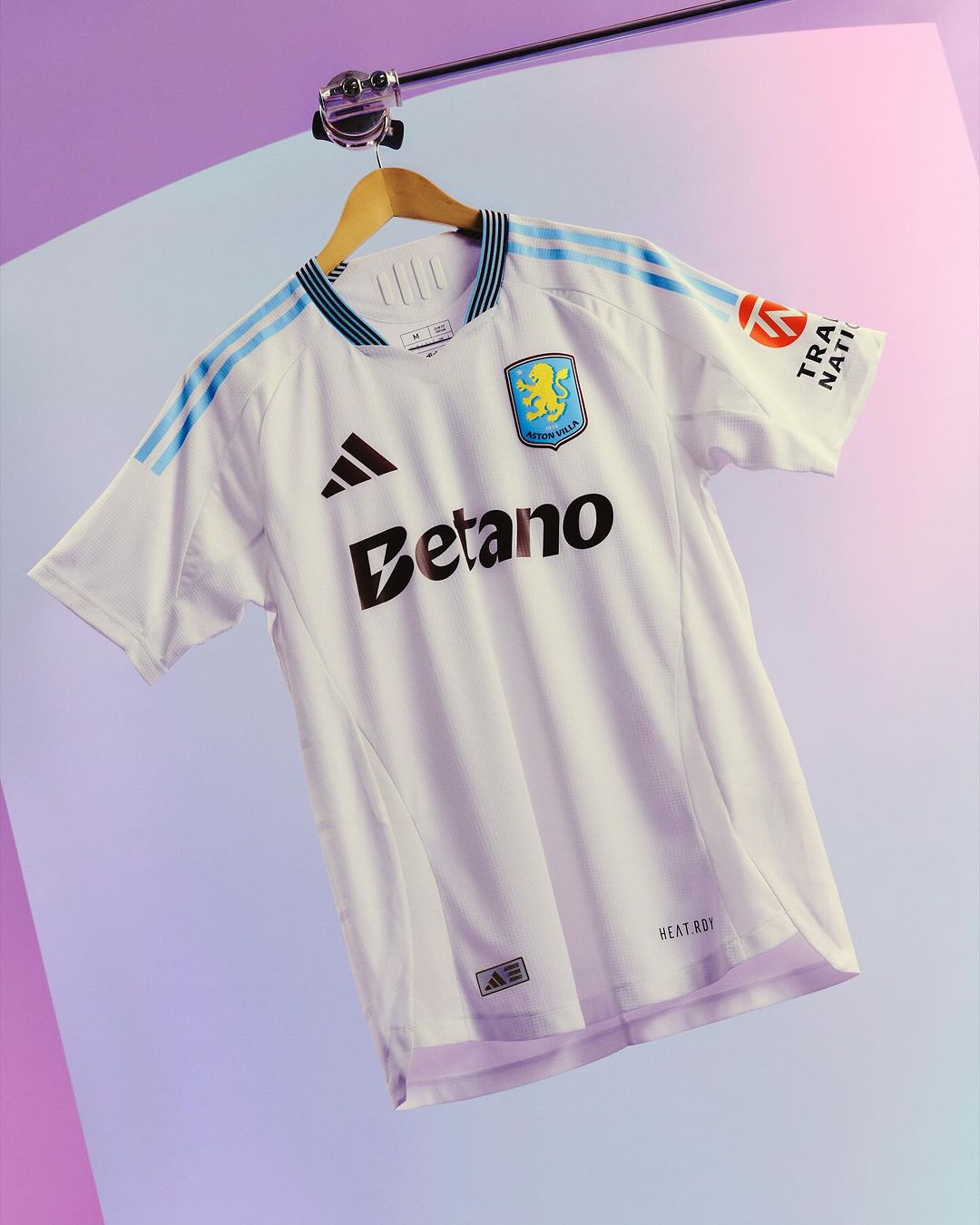 Dit zijn de Aston Villa voetbalshirts 2024-2025 van adidas