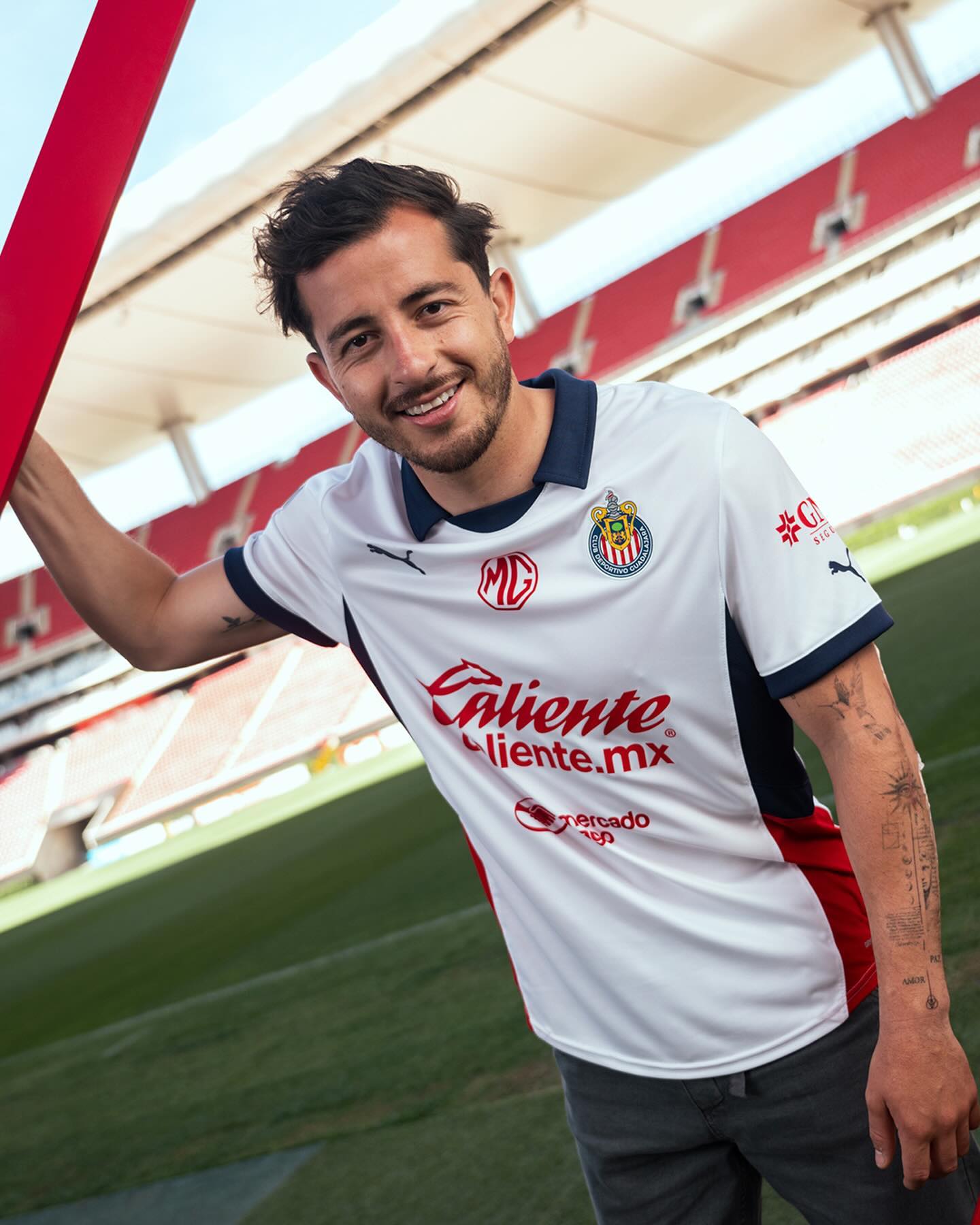 Dit zijn de Club Deportivo Guadalajara voetbalshirts 2024-2025