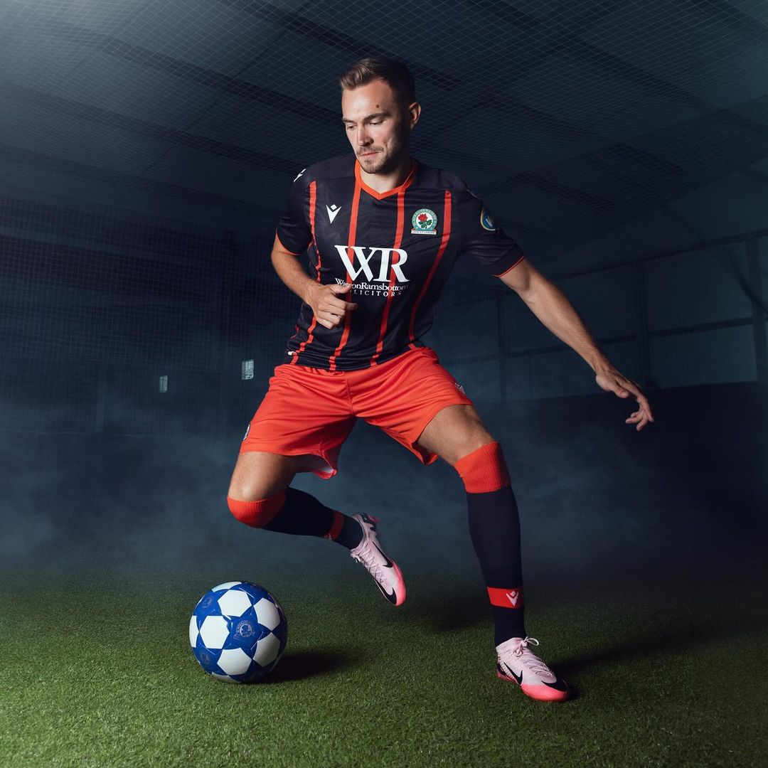 Blackburn Rovers voetbalshirts 2024-2025 geïnspireerd door voetbalshirts kampioensteam! 