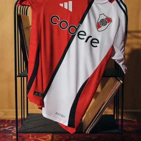 River Plate 3e shirt 2025-2026 bevat half-om-half design!