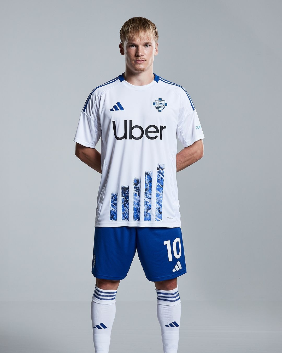 Dit zijn de Como 1907 voetbalshirts 2024-2025