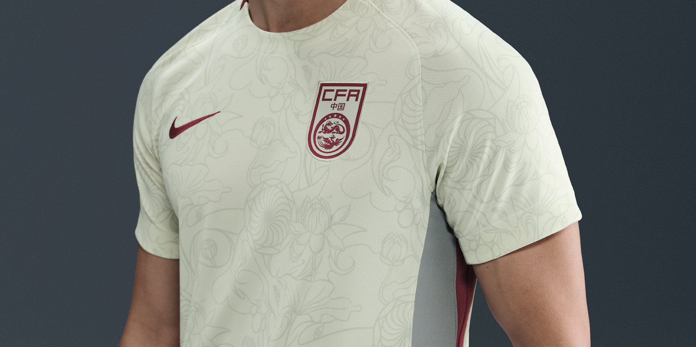 China Uitshirt 2025 2026 Gelekt B