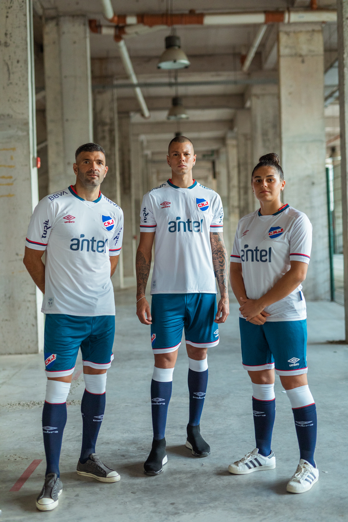 Nacional thuistenue 2022-2023