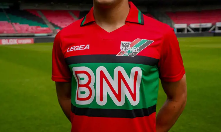 NEC Nijmegen draagt eenmalig BNN voetbalshirt 