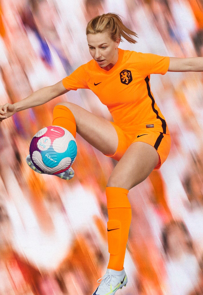 Oranje Leeuwinnen thuistenue 2022-2023