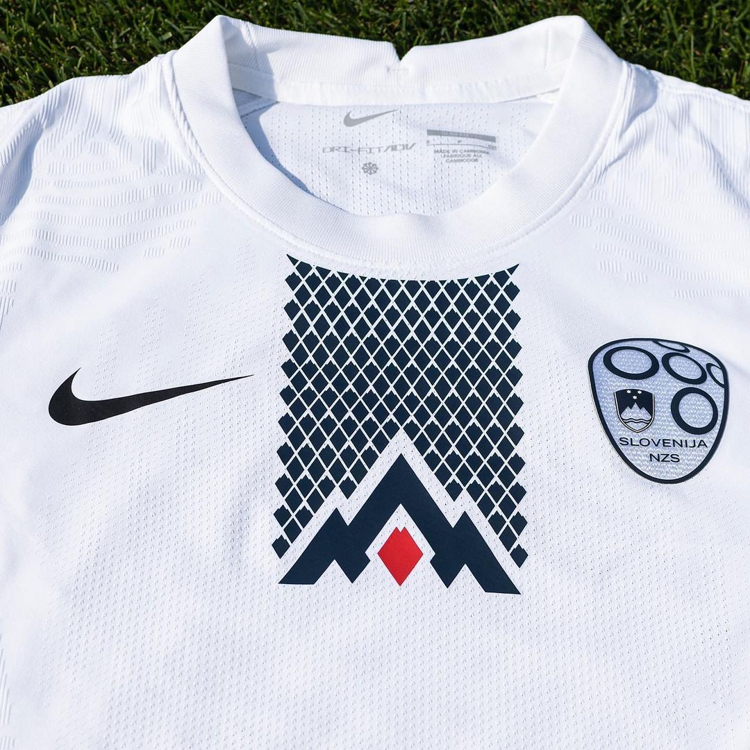 Slovenië voetbalshirts 2022-2023