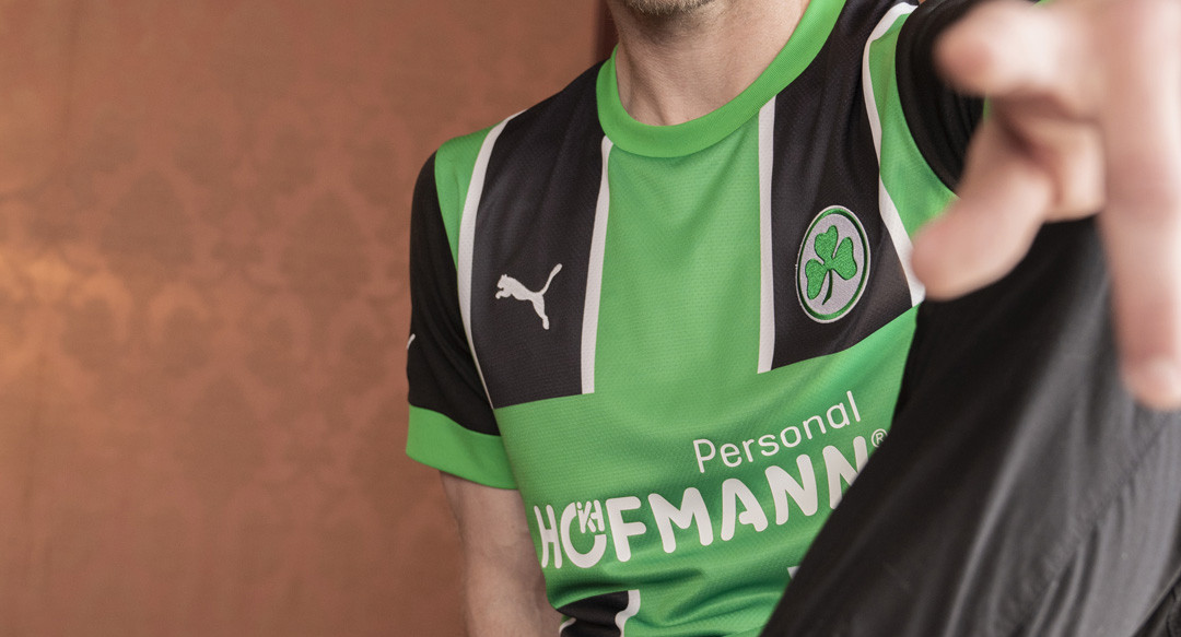 greuther-furth-voetbalshirts-2022-2023.jpg