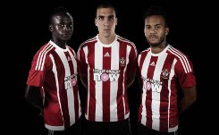 speciaal-southampton-breast-cancer-now-shirt.jpg
