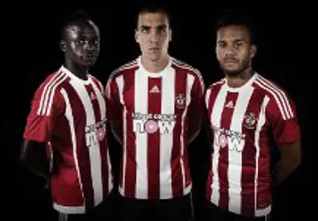 speciaal-southampton-breast-cancer-now-shirt.jpg