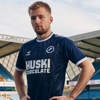 millwall-voetbalshirts-2022-2023.jpg