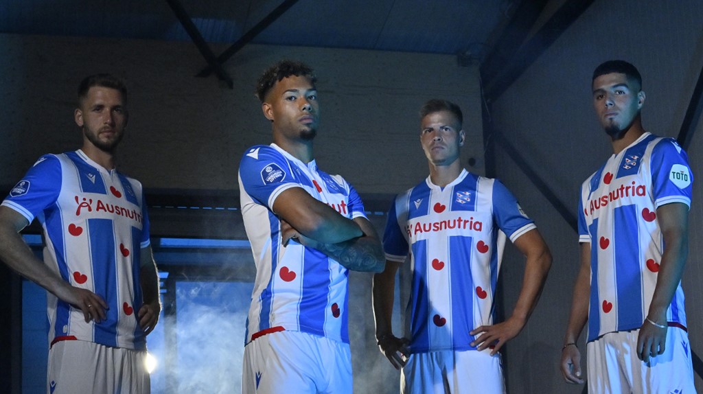 sc-heerenveen-voetbalshirts-2022-2023.jpg